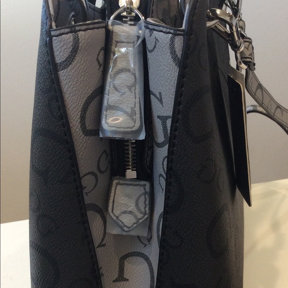 Guess Handbag - Picture 3 of 4